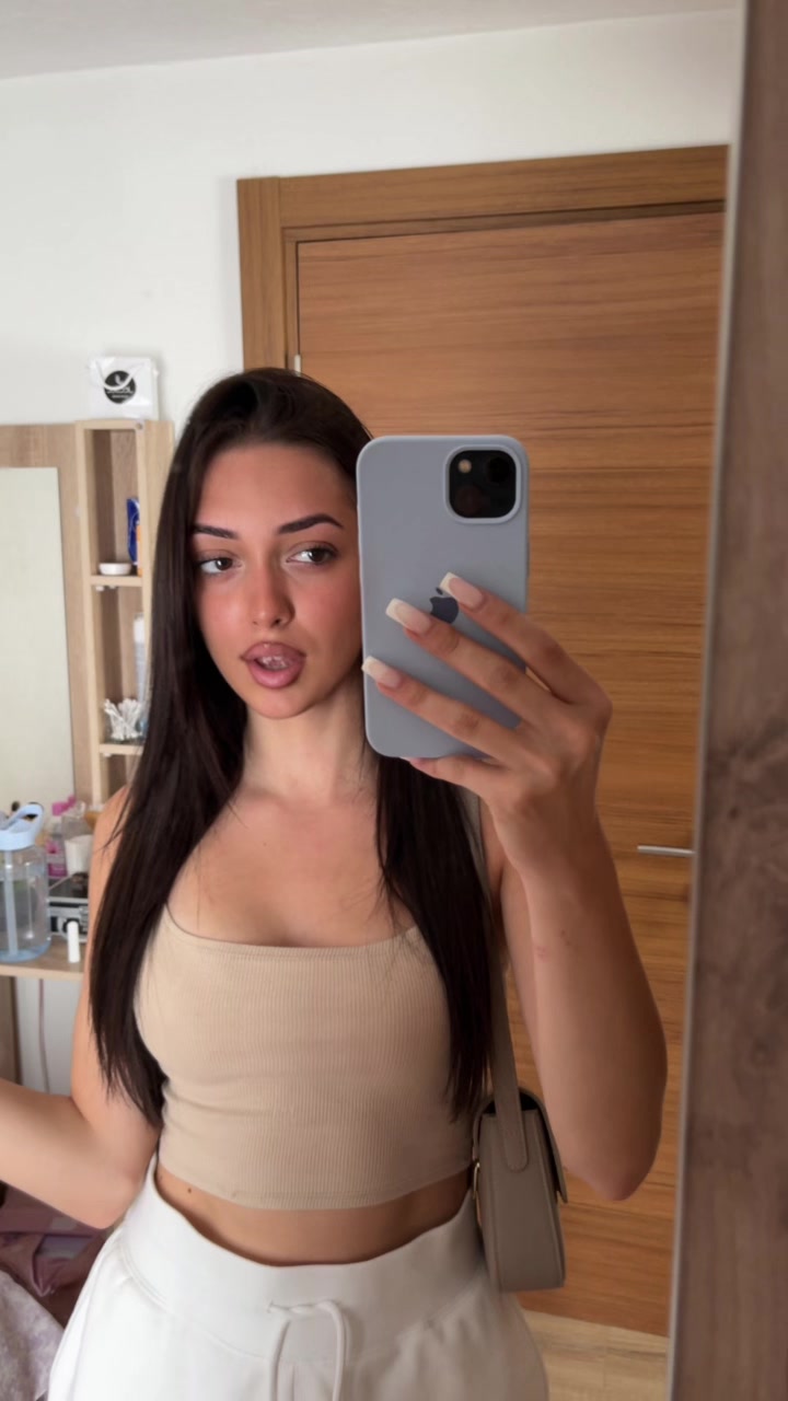 @isidora
