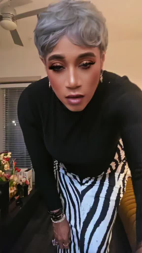 @Demi