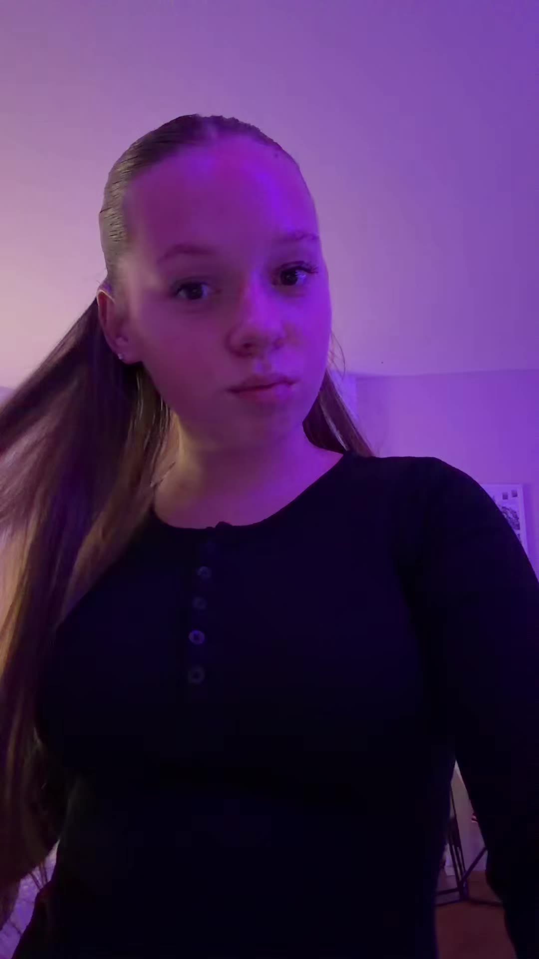 @𝐞𝐦𝐢𝐥𝐲𝐞𝐱𝐜𝐡𝐚𝐧𝐠𝐞𝟐𝟕