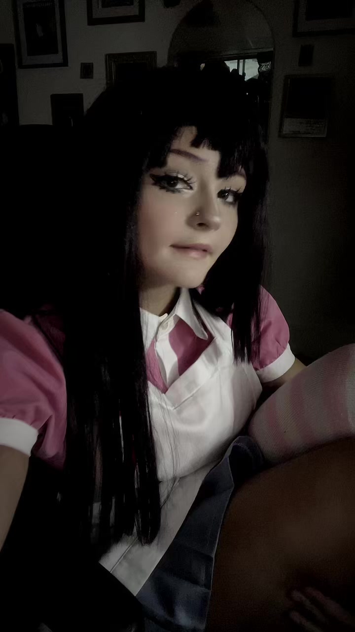 @_axhley_