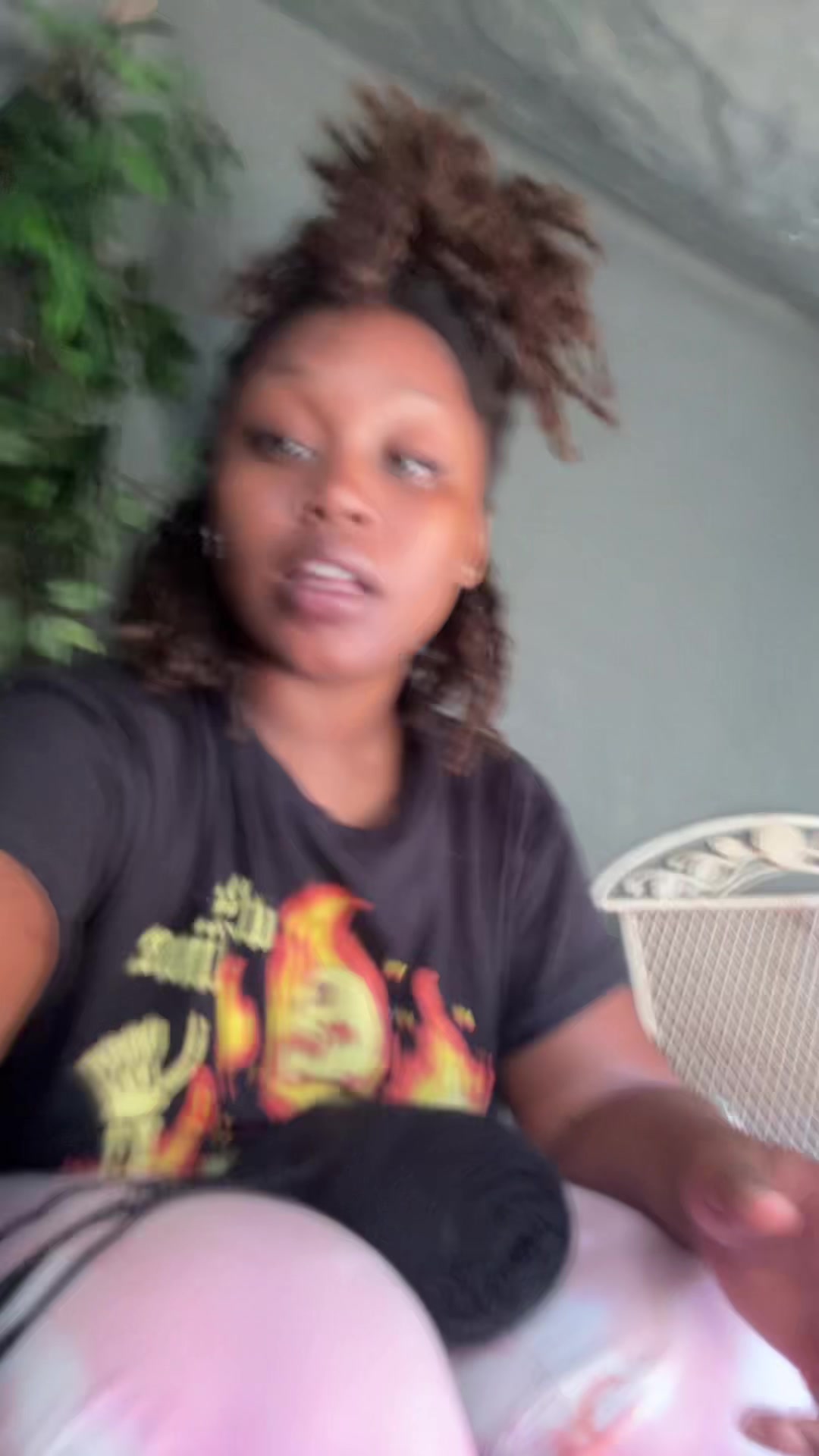 @LovNia_