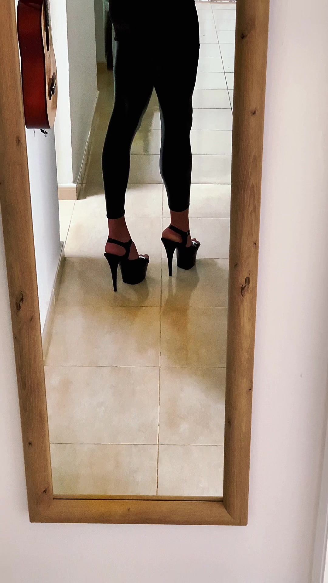 @Christina_Heaven 👠🖤
