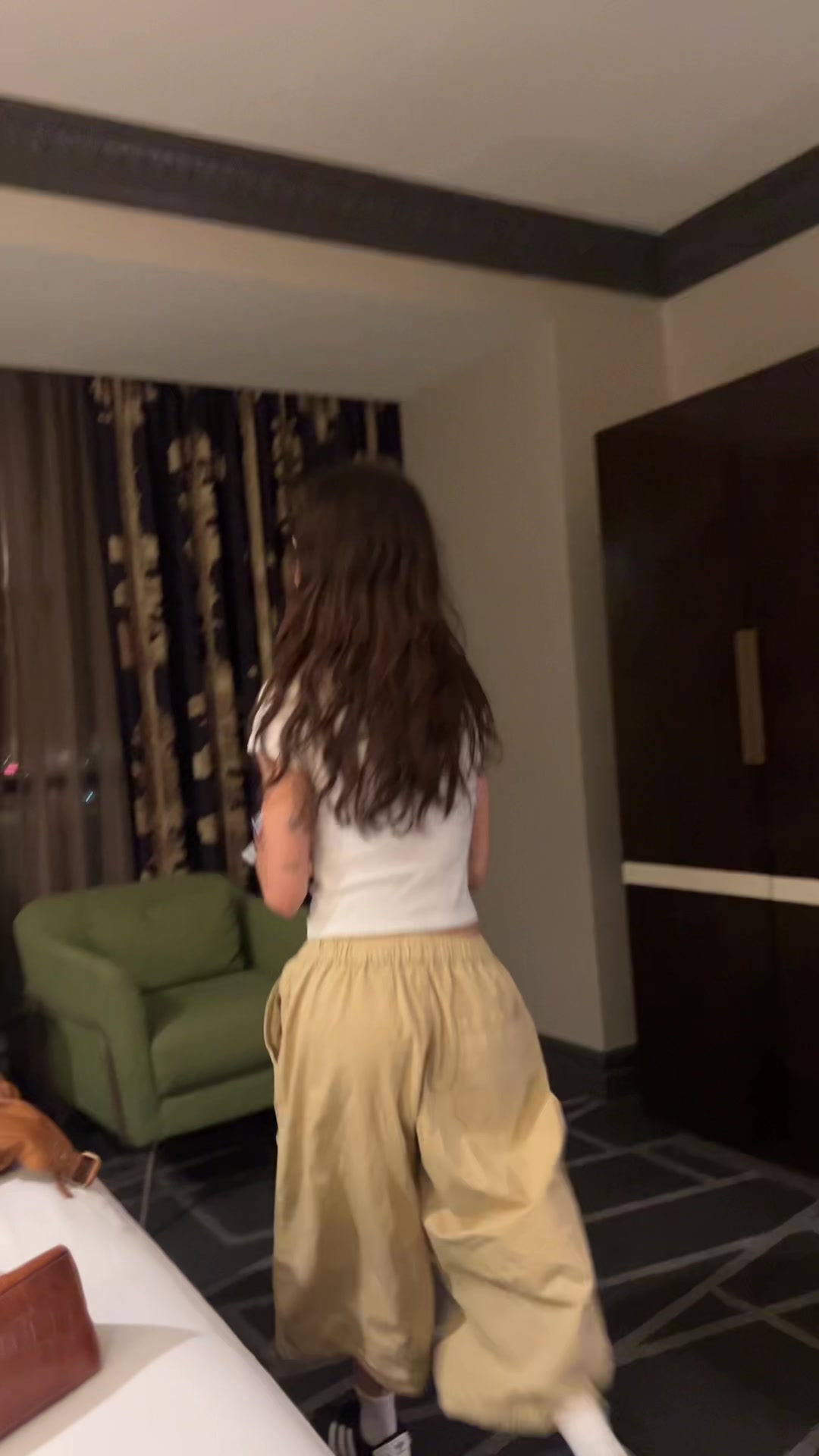 @dylantroesken