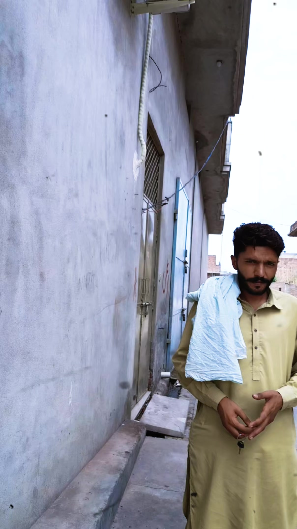 @Hunjra Shfaqat