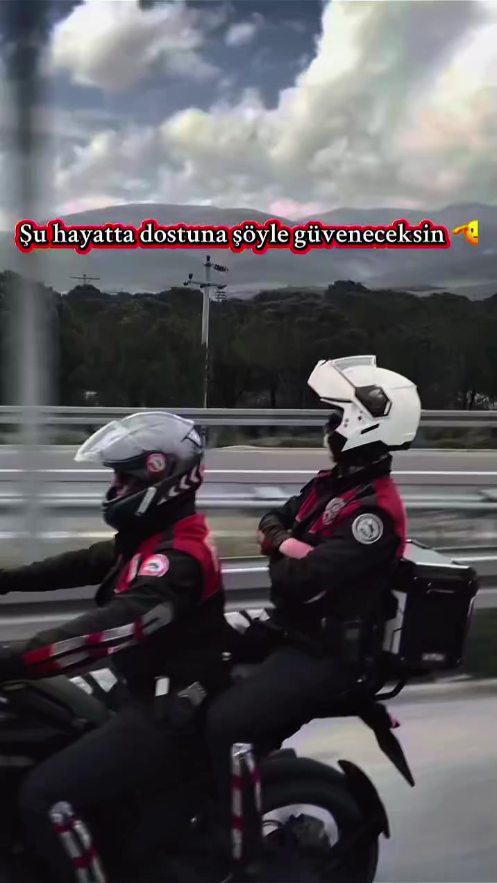 @-YUNUSLARR ☪︎🇹🇷͜͜͡͡✯-