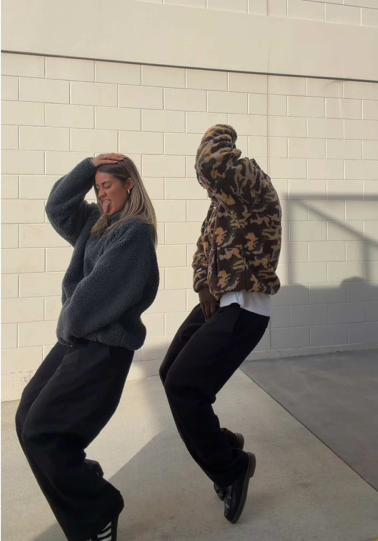 @ashbond_