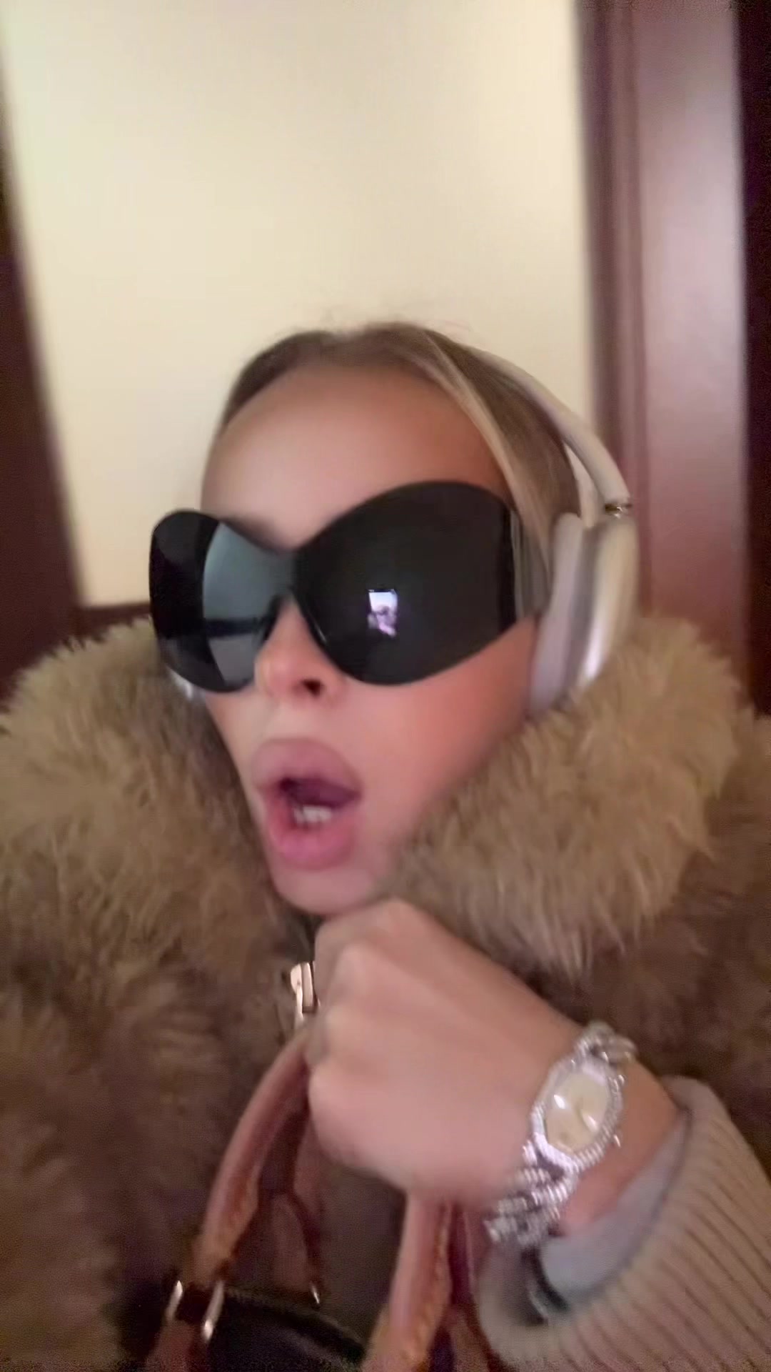 @lizzitak