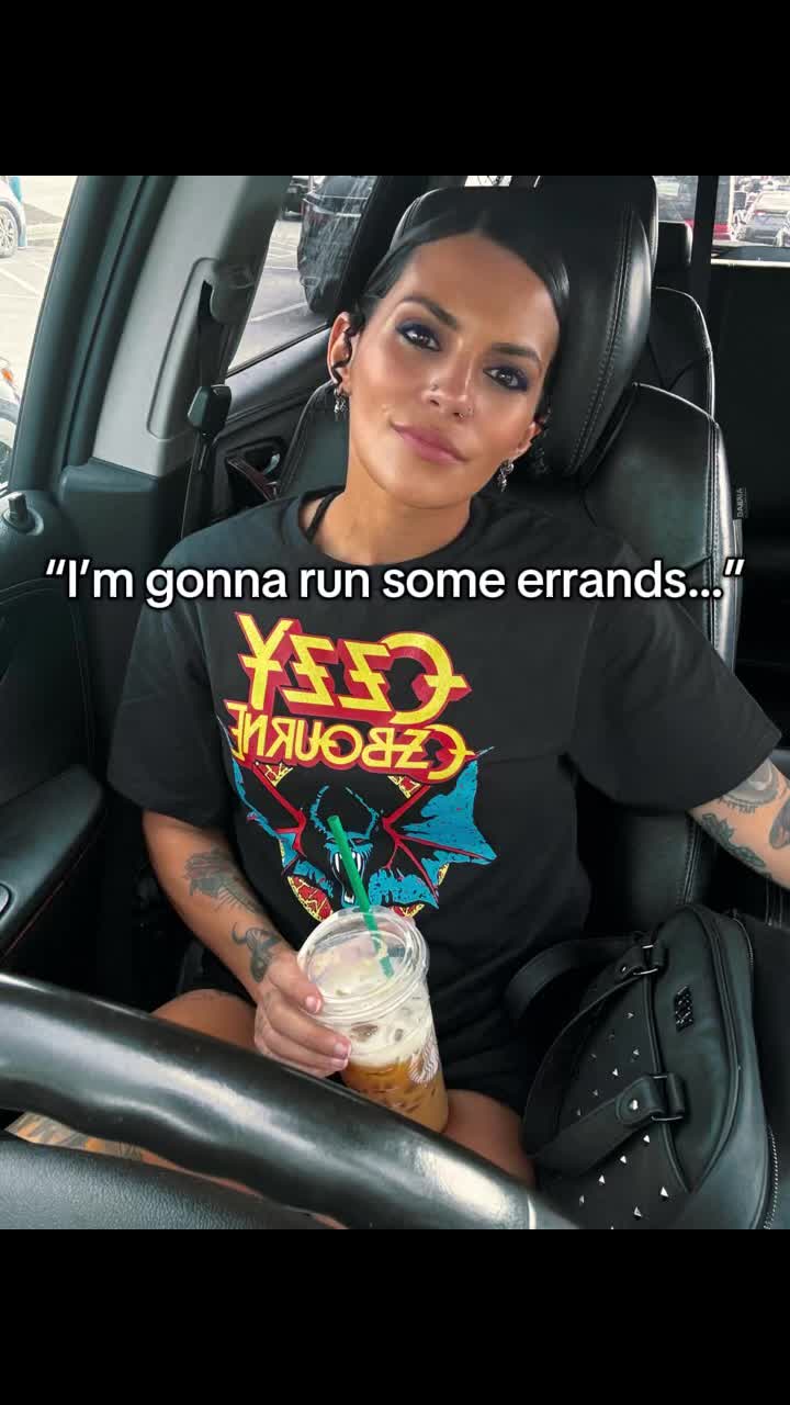 @🕸️nikki🕸️