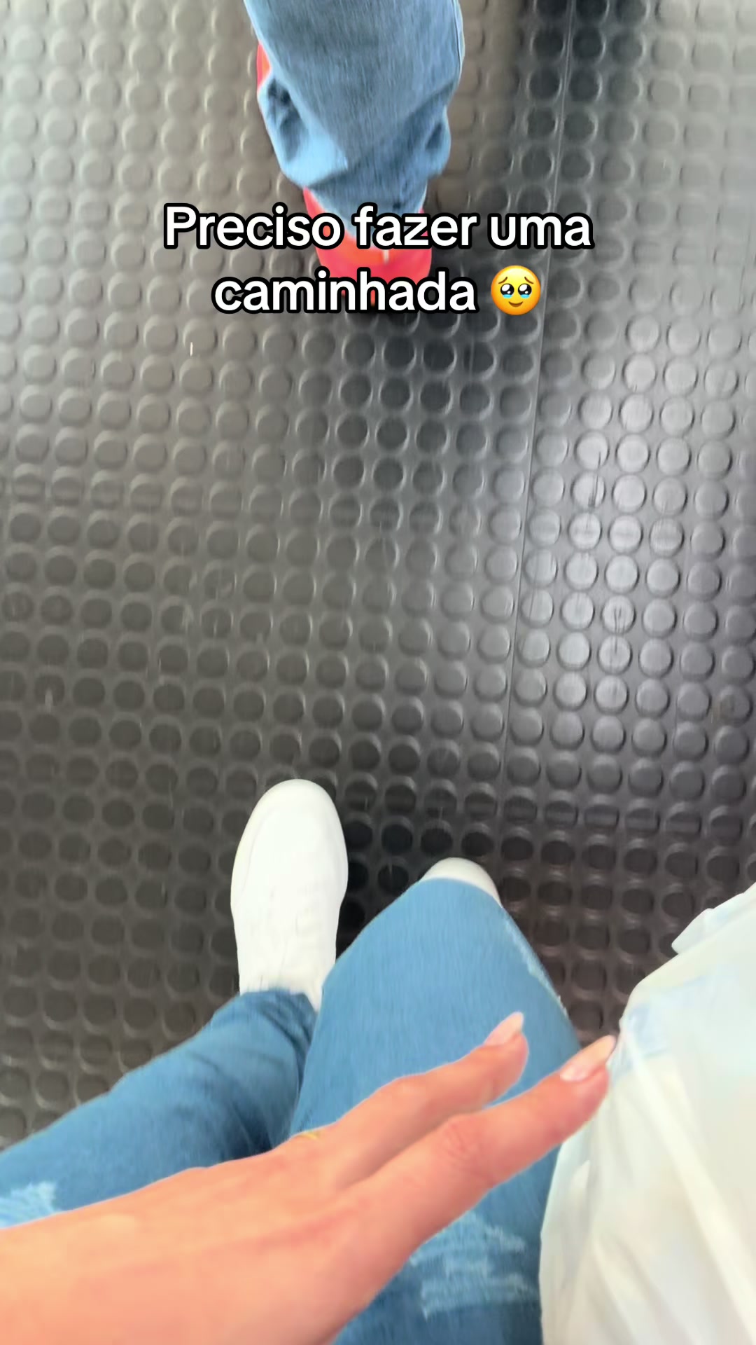 @claudianemarinho03