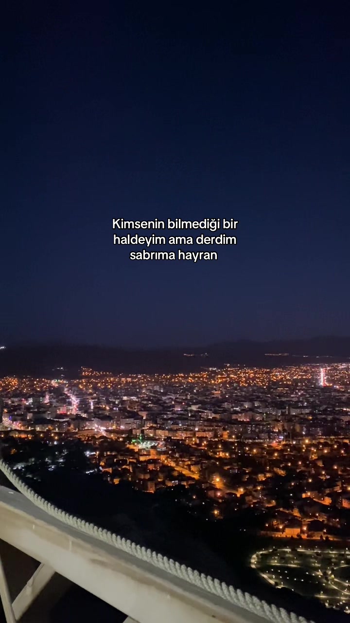 @𝐄.