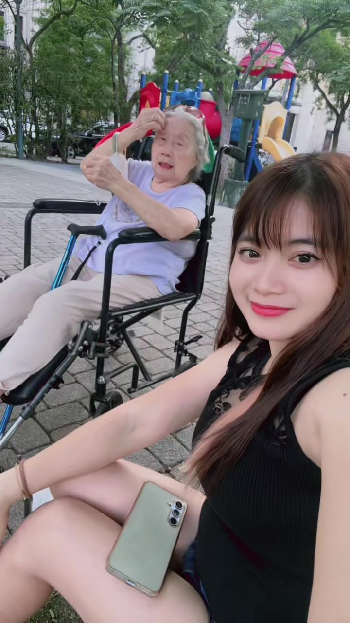 @Ria_Sragen 🥀🇹🇼