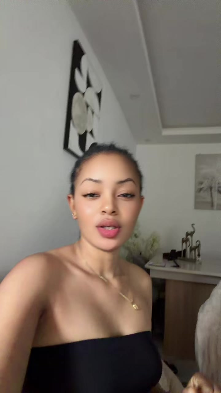 @Laura Keliane 🌸🇨🇲🍫