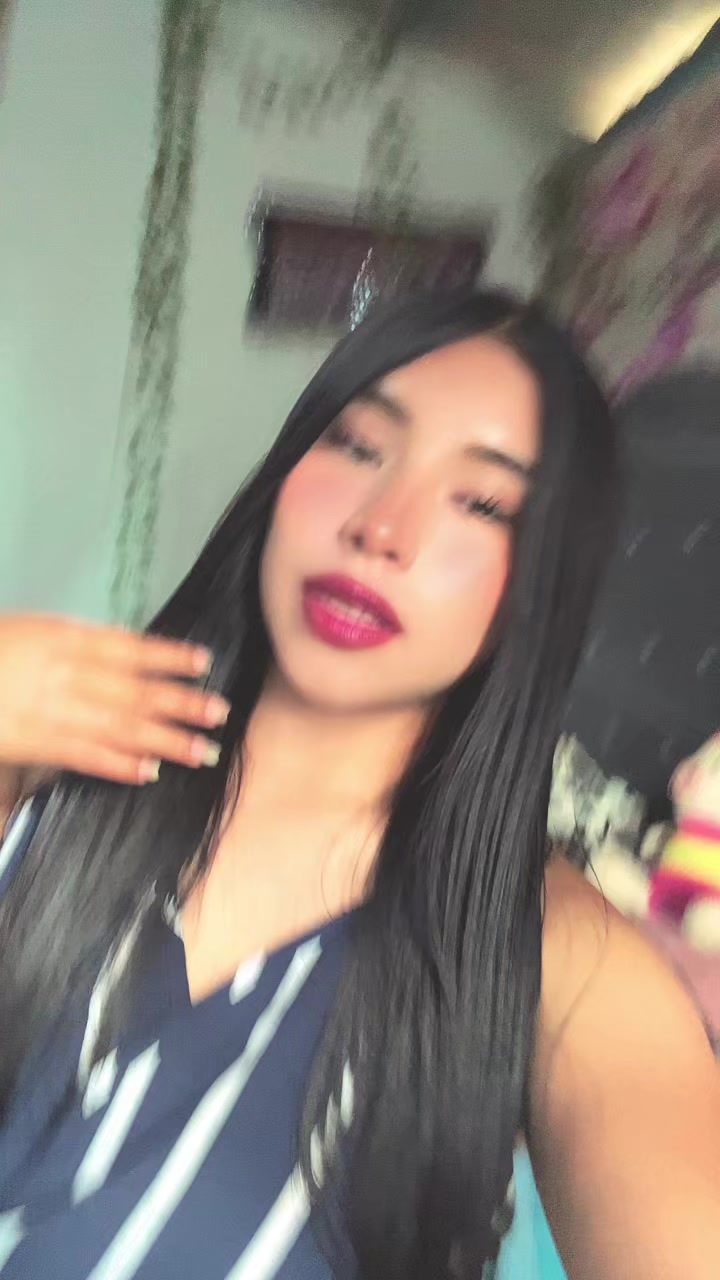 @oliviaarenaz
