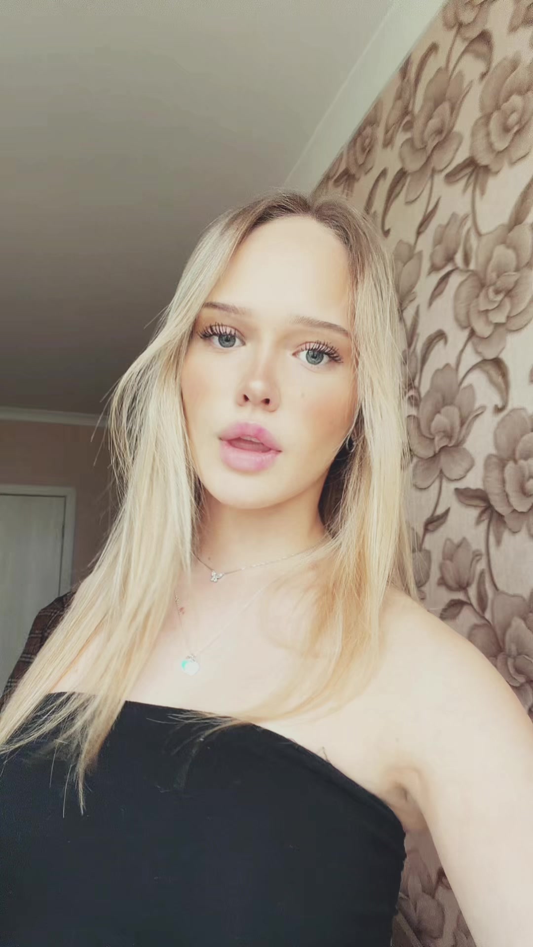 @👩🏼