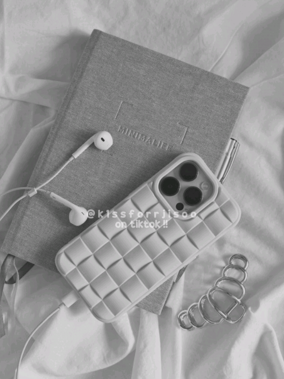 @` 𝒲hi͟te ,,