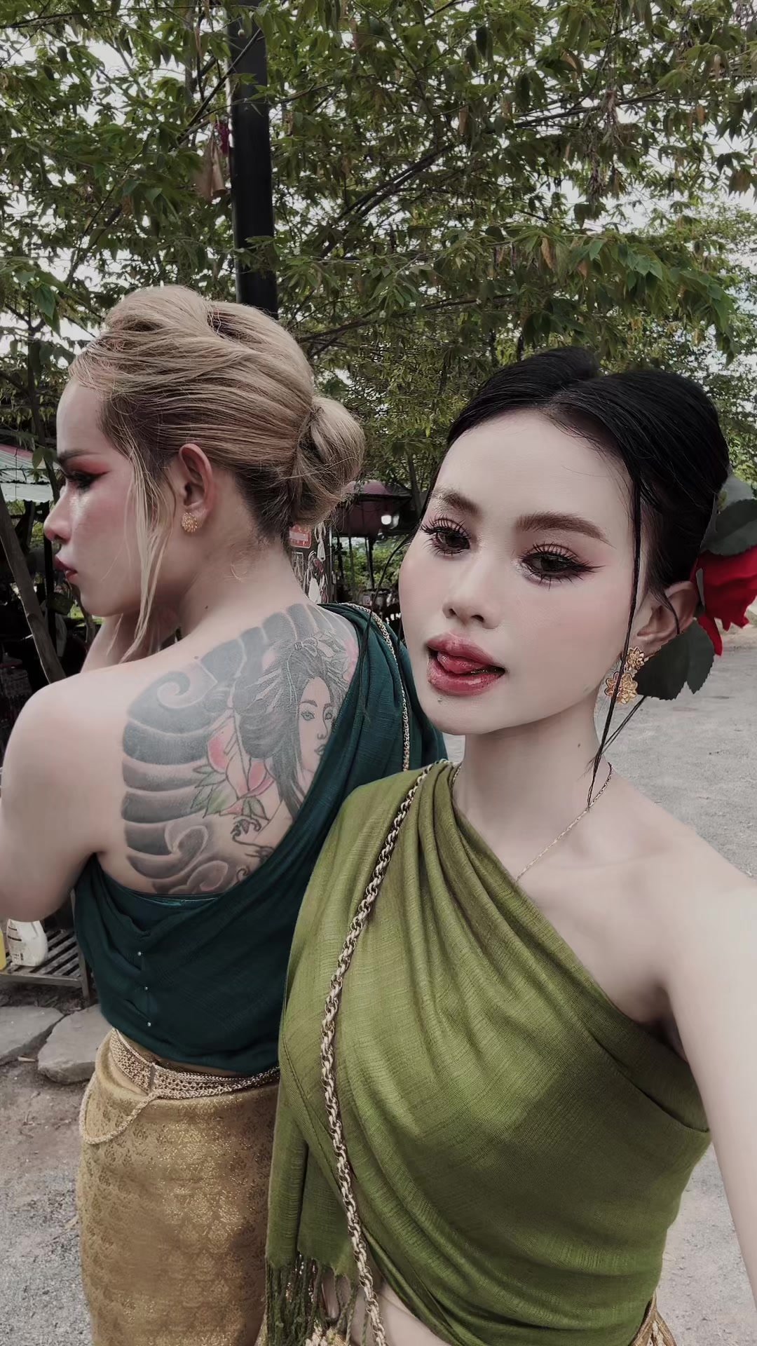 @មួយហ័ង្គ សាឡន