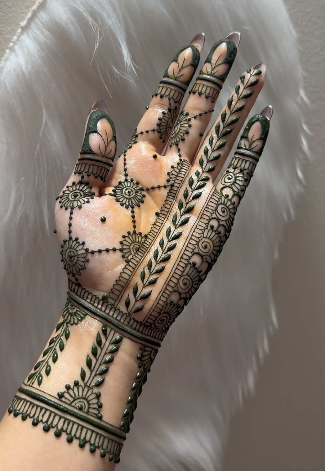 @charmsofmehandi