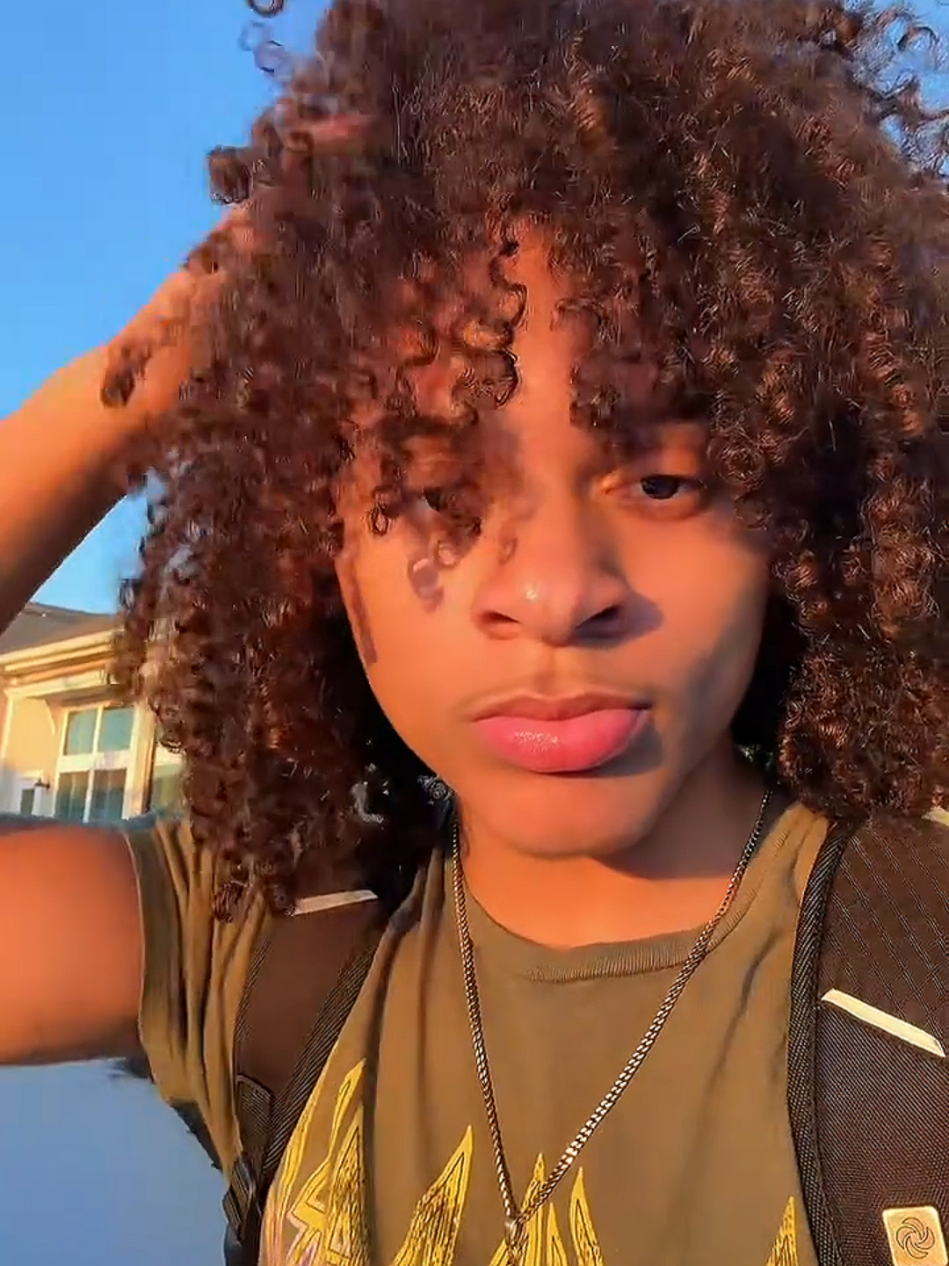 @Team Lightskin 💛💛💛