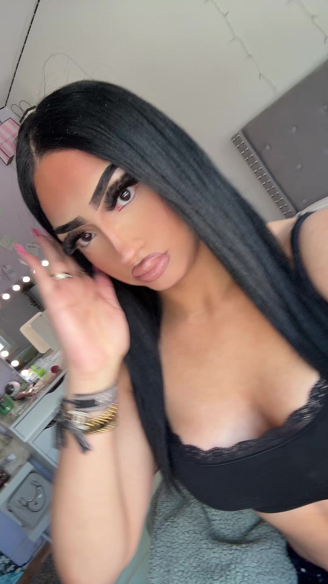 @V e d a 💋