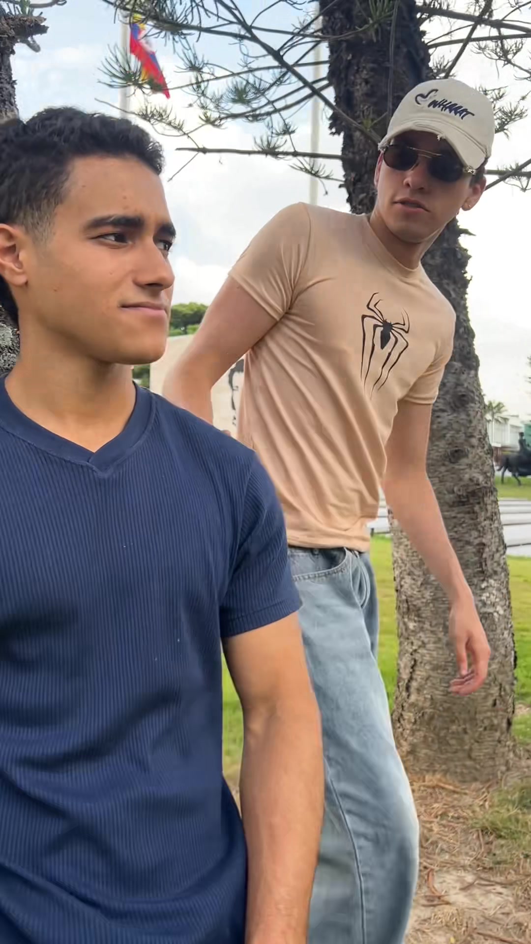@AiVmO