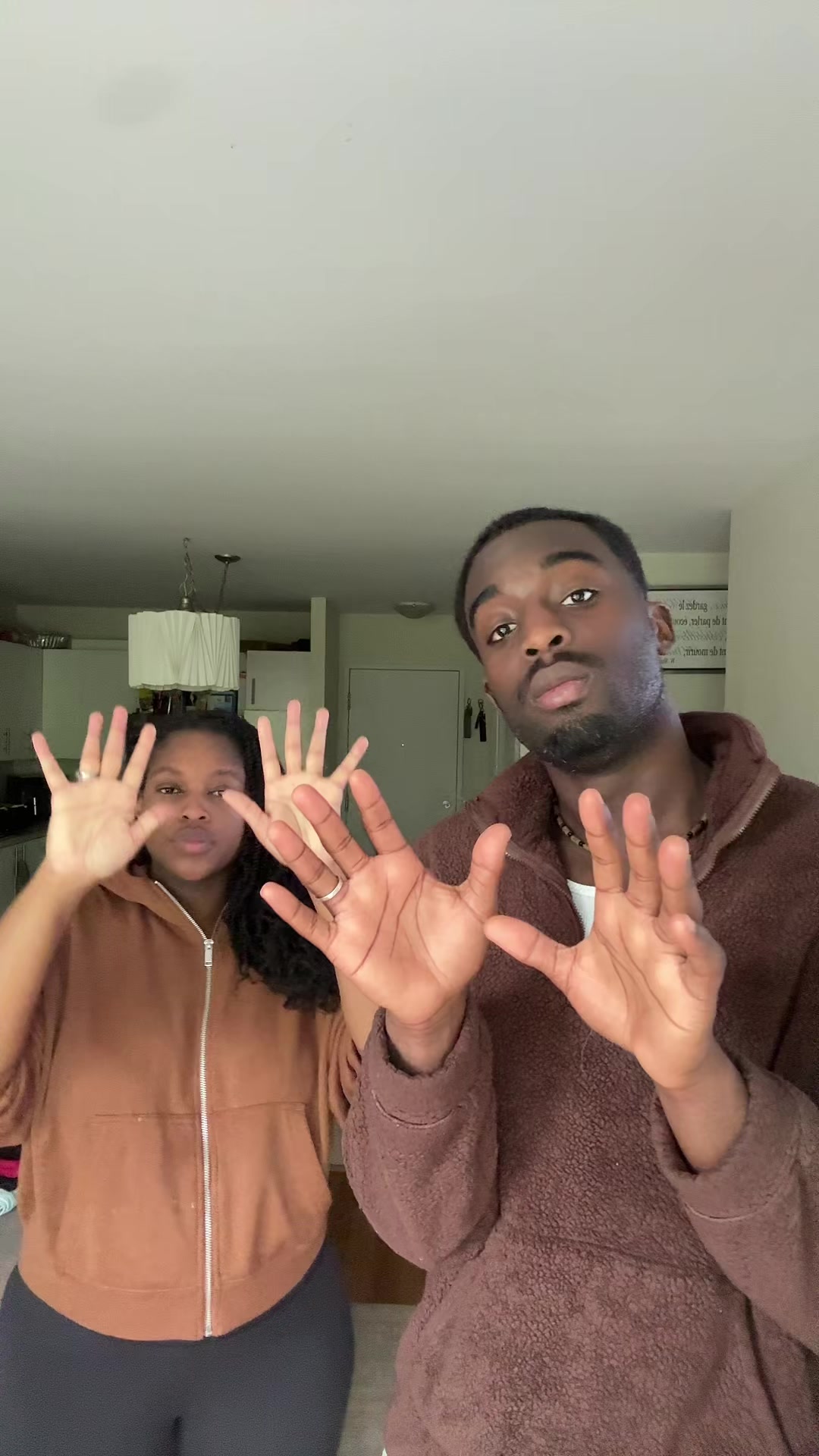 @🧑🏿&zwj;🦱👧🏾