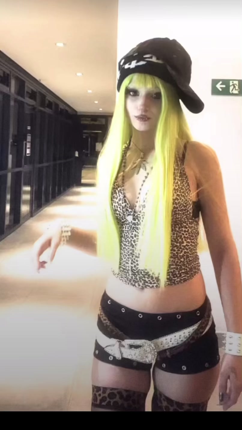 @ivanooo - (ele/dele)