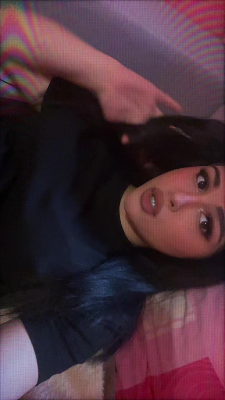 @neeveenica