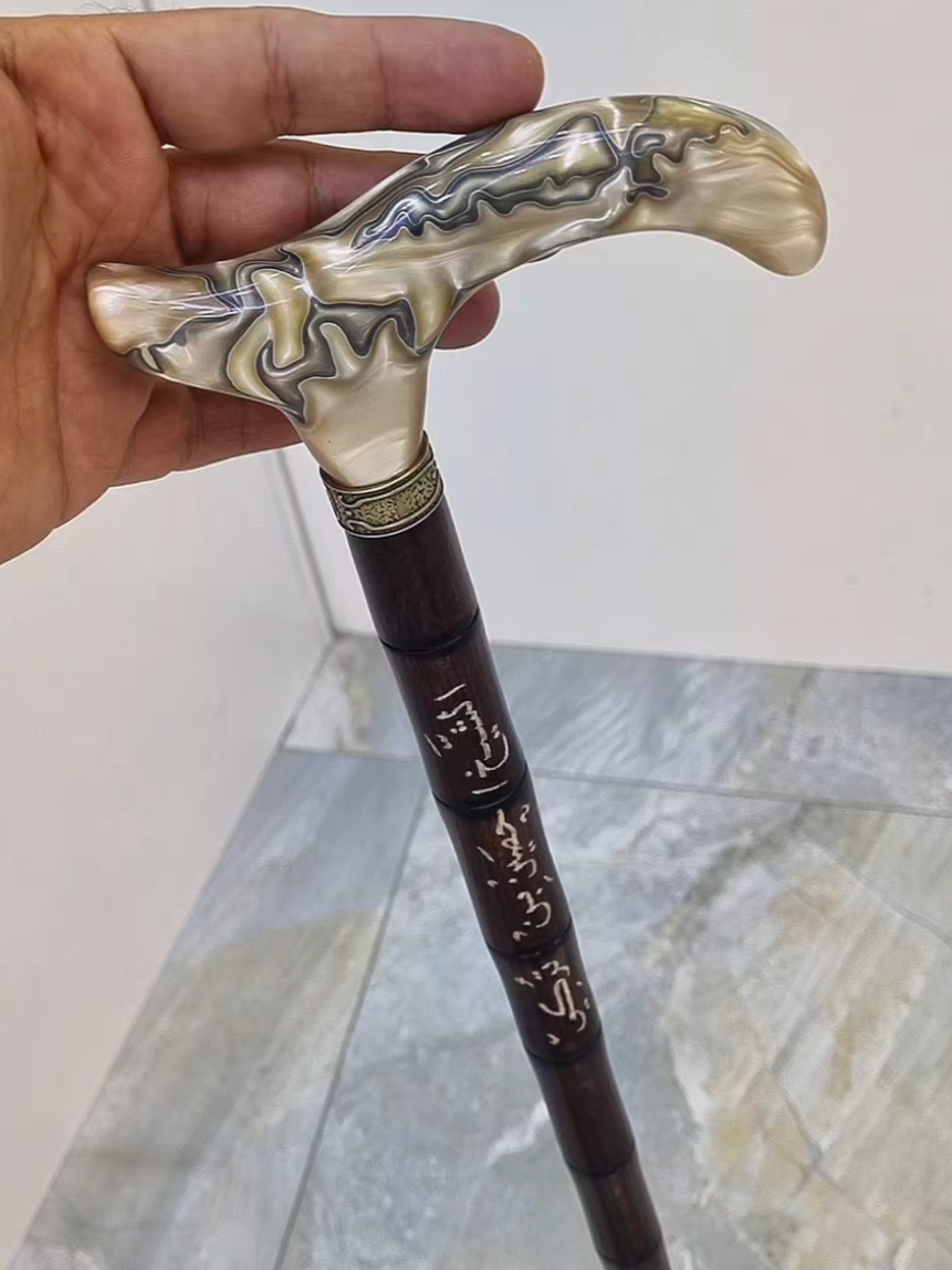 @الشيبان عكاز و عصا
