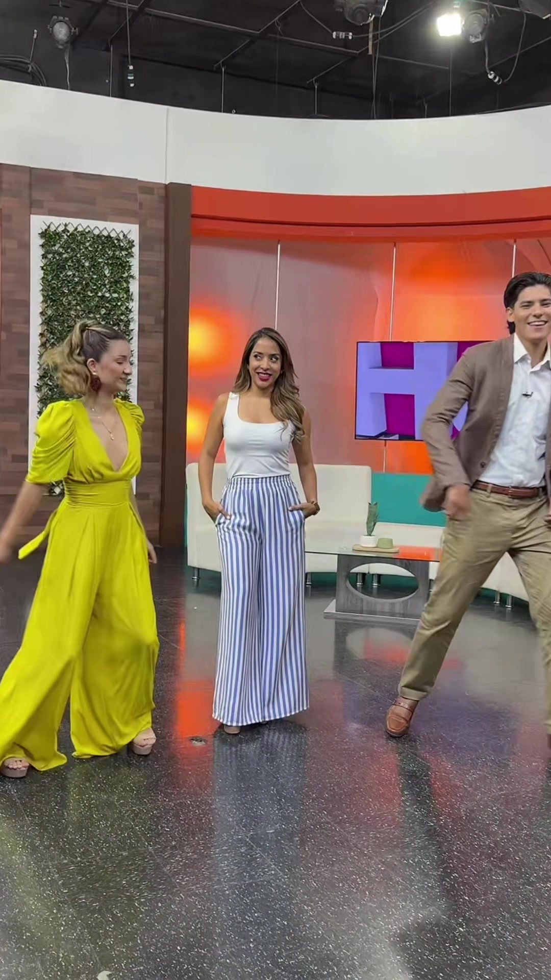 @HolaElSalvadorsv