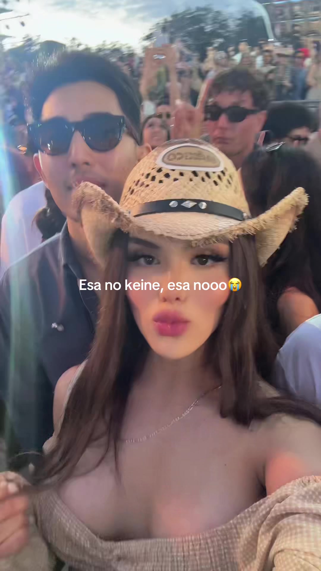 @Carolglezz1