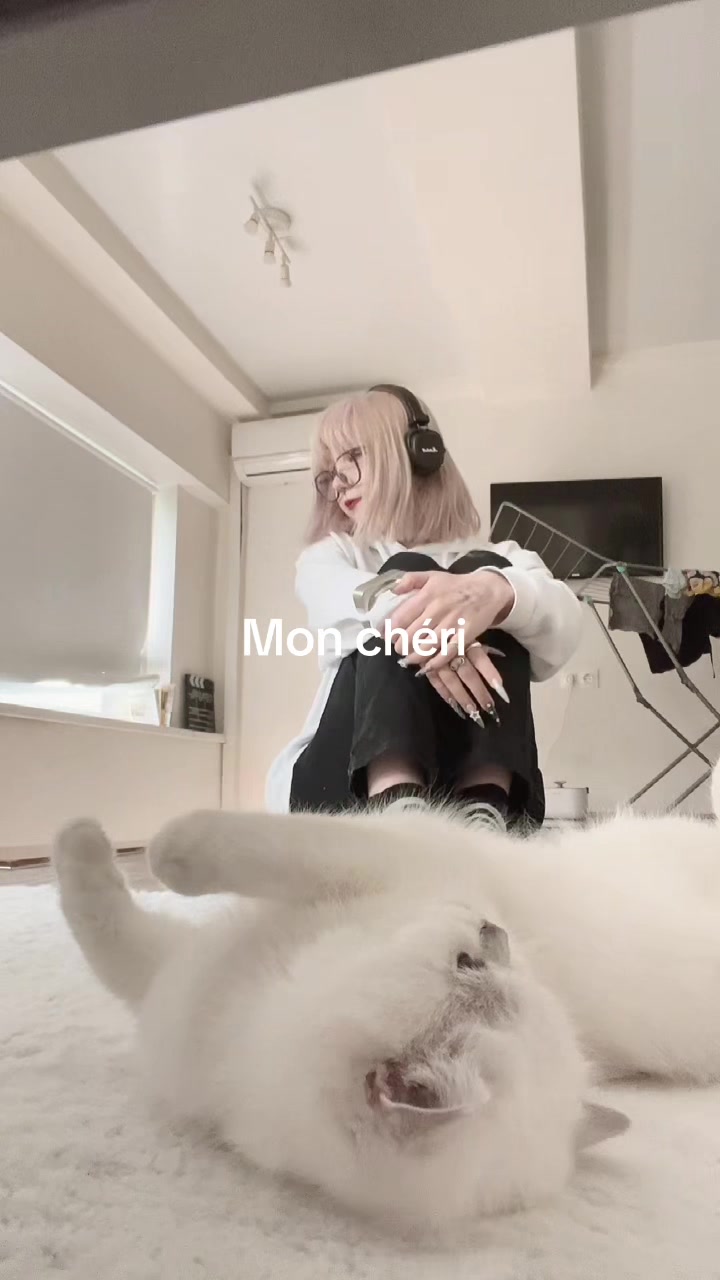 @Chloe