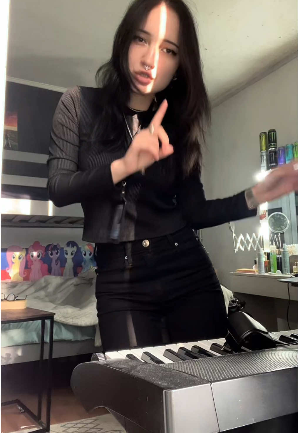 @^-^
