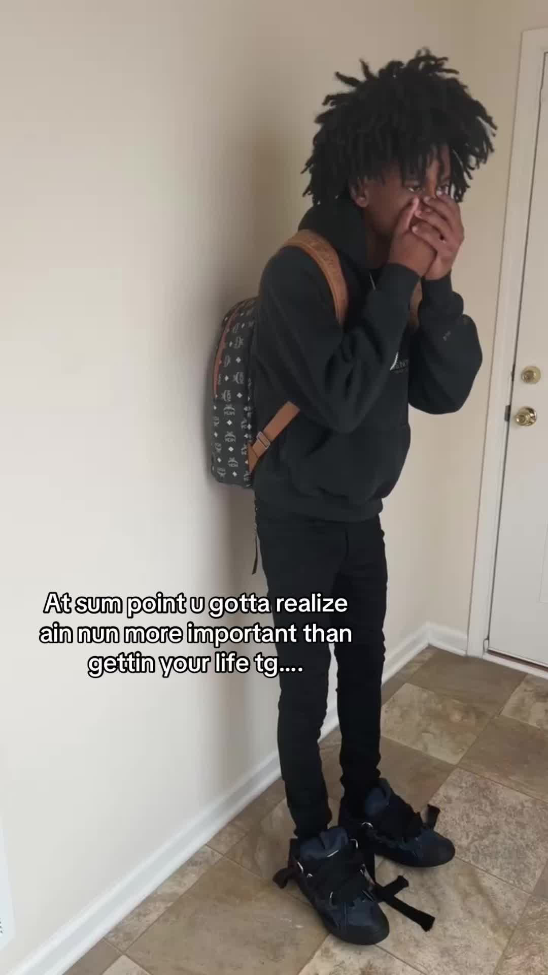 @⃟