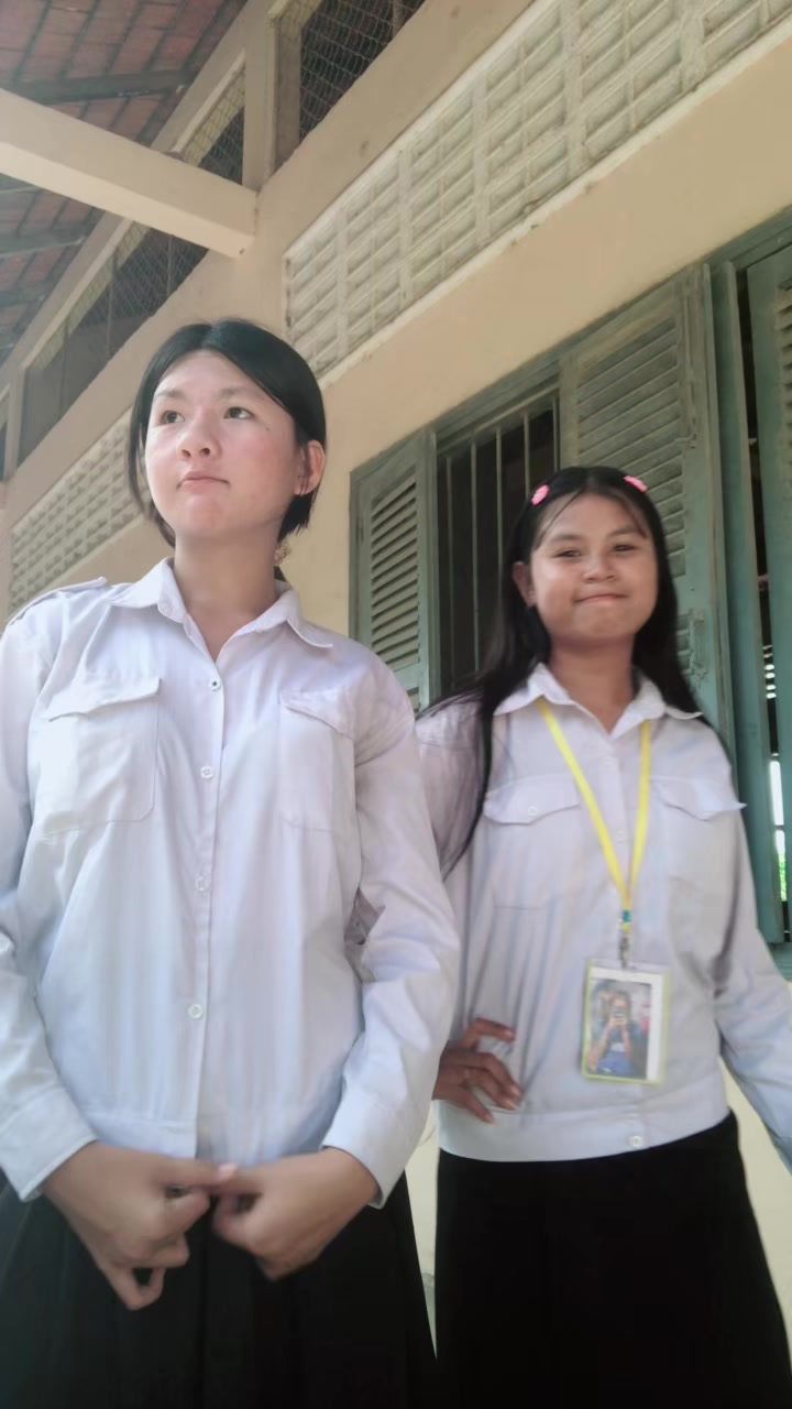 @ស្រីតាក្មេងខ្ជូត