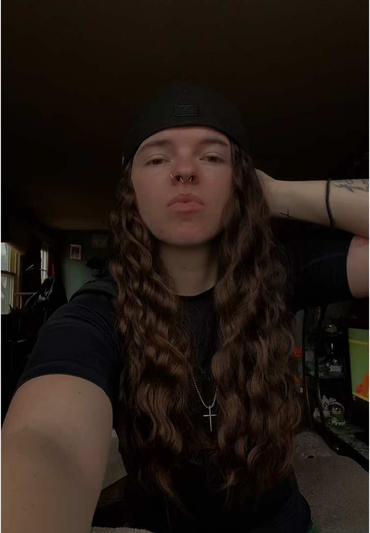 @Chy🤍🦋