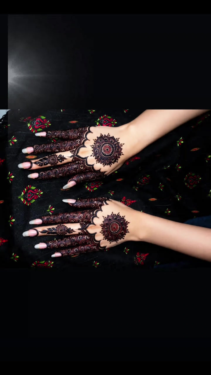 @_henna by haniya_🔥