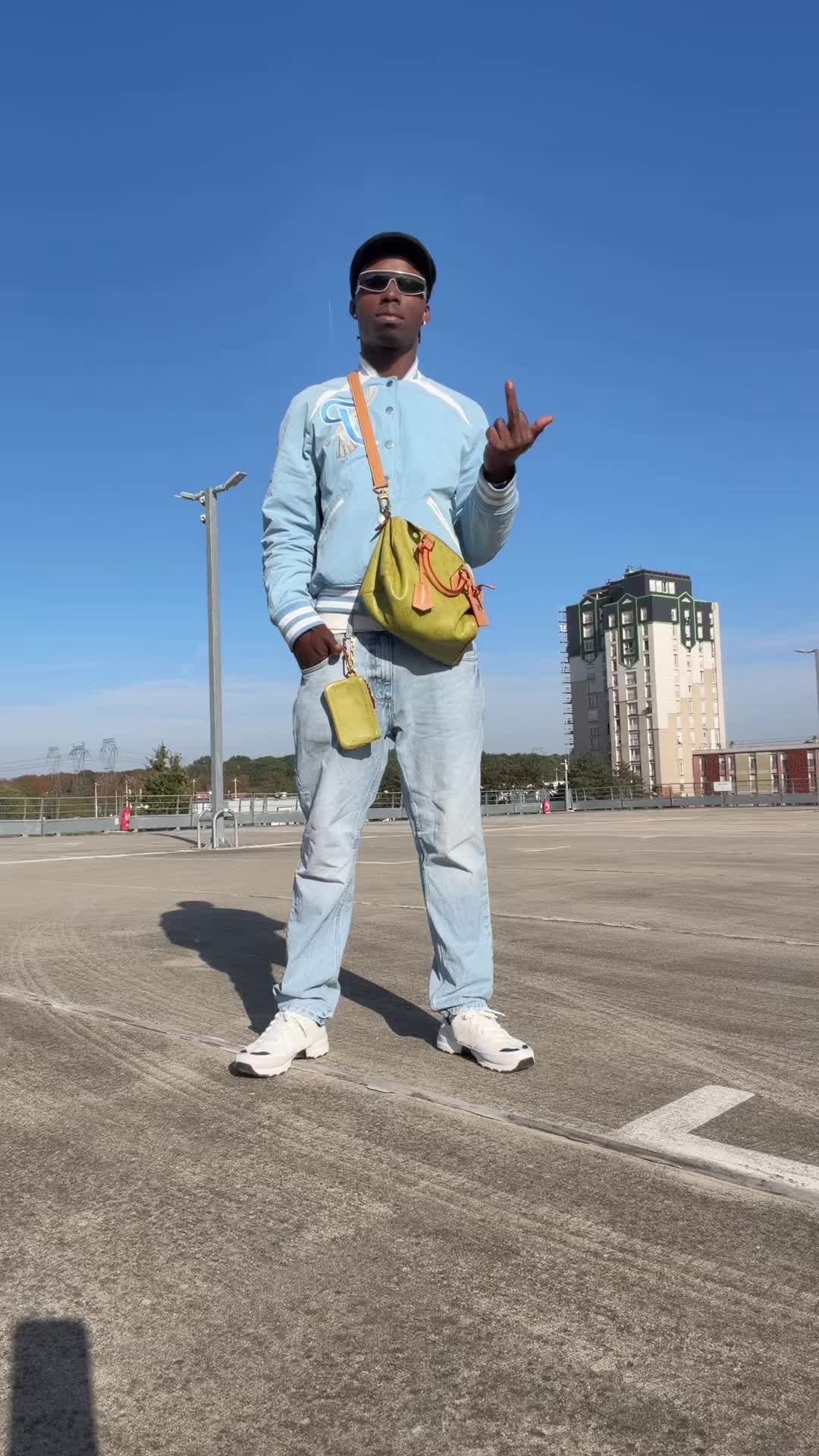 @LaMano🚫🦵🏾