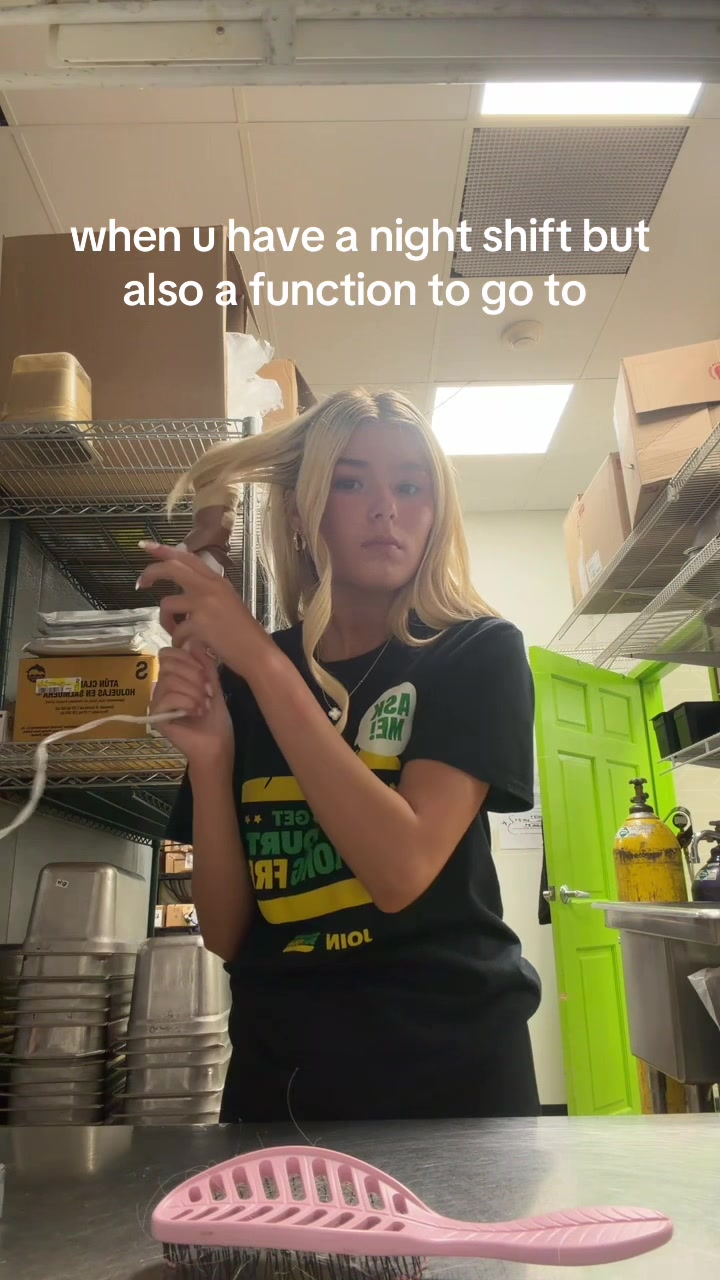 @blonde.dinasour