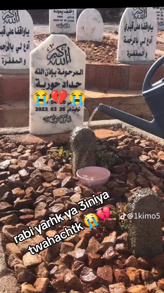 @kįmøú💔
