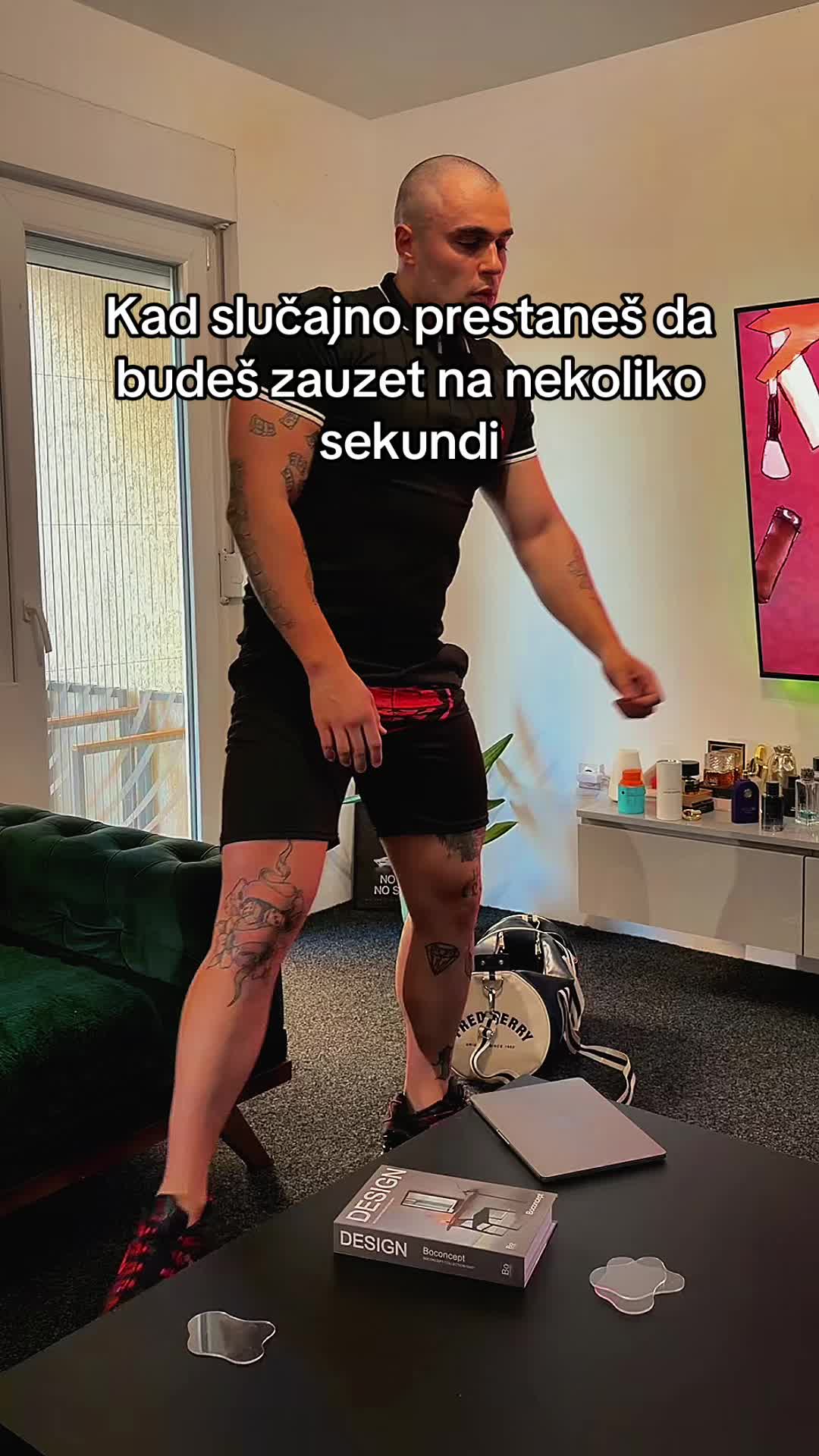 @V U K