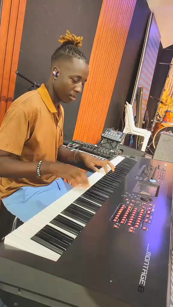 @Boni on the keyz