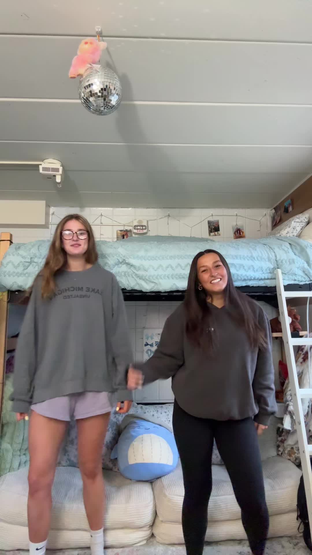 @bella