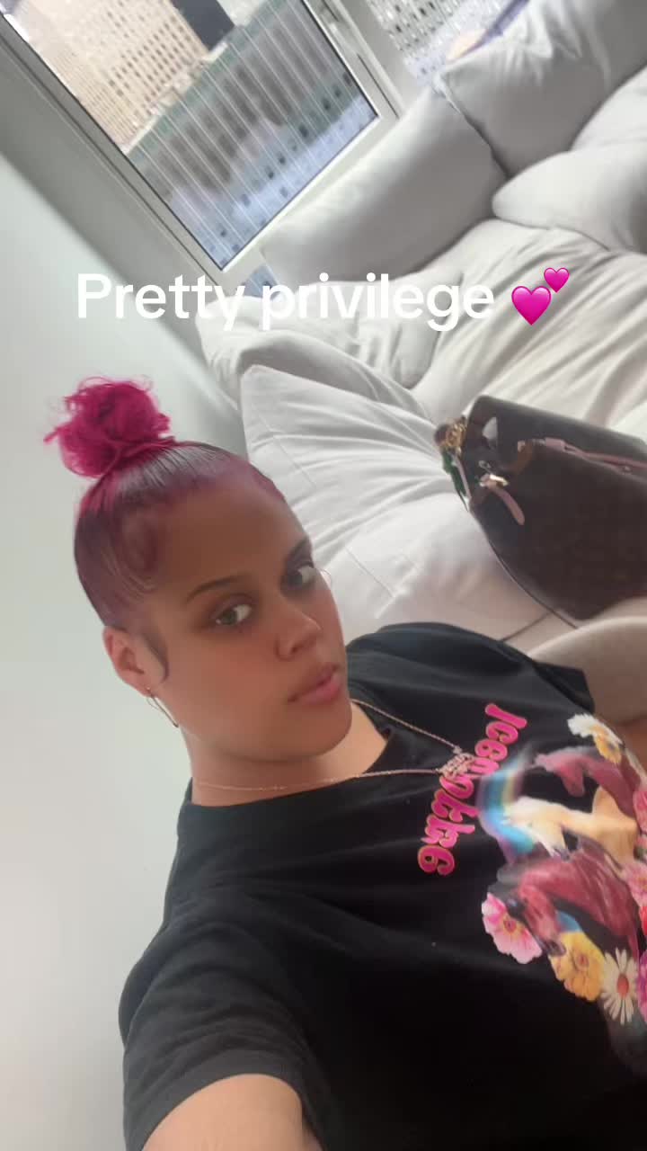@whyshesopink