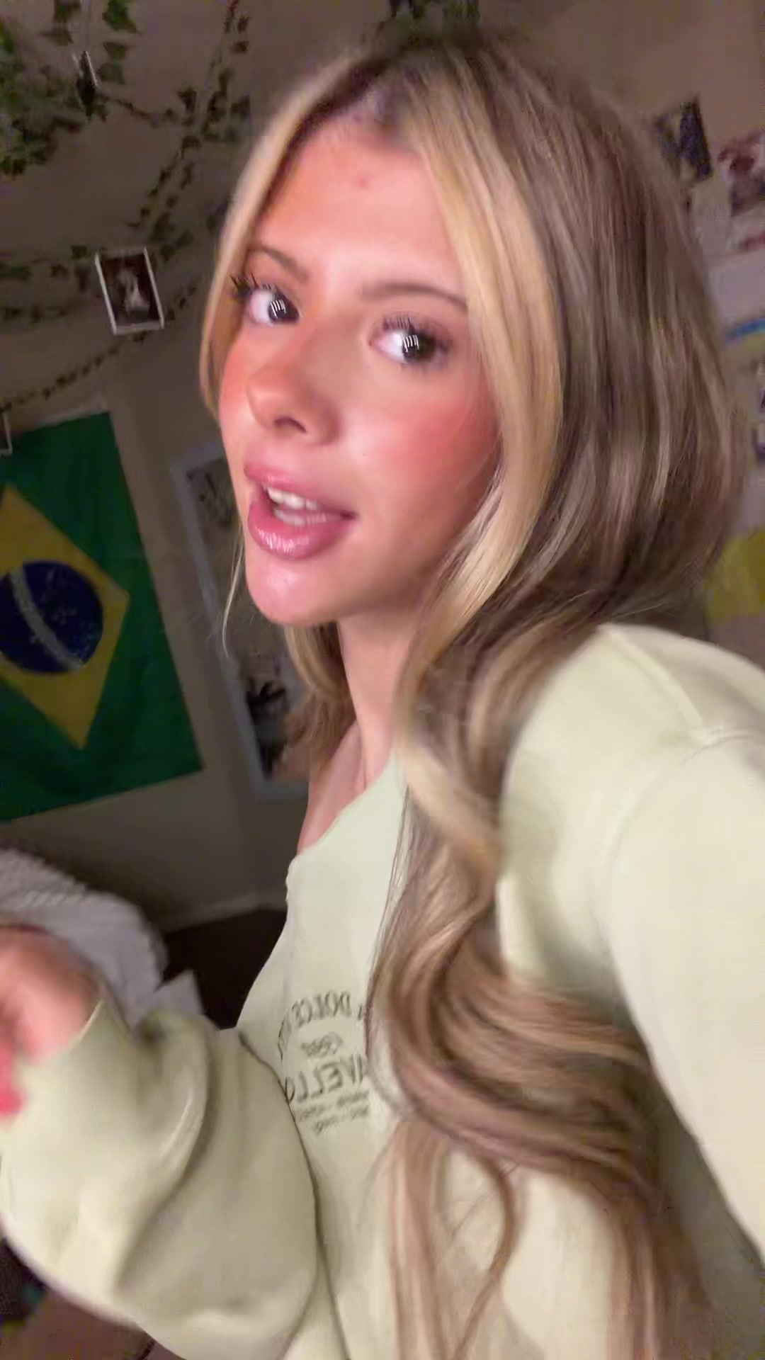 @whothefreakismariaclara
