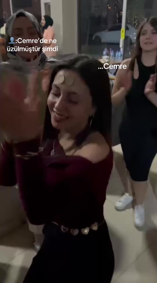 @cemreeq.0