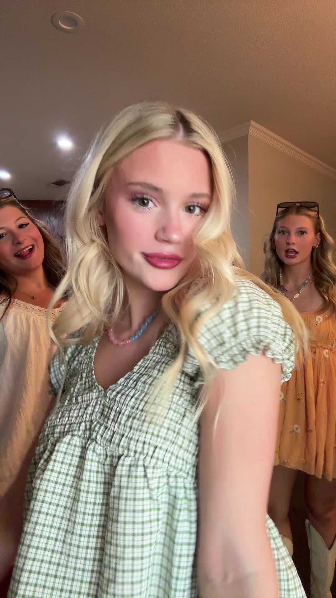 @maddiethompsn