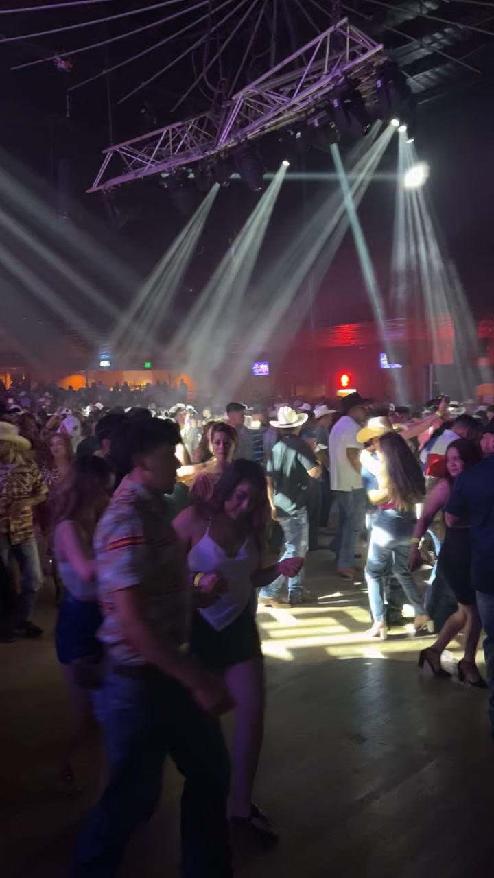 @Bailes Con Victoria