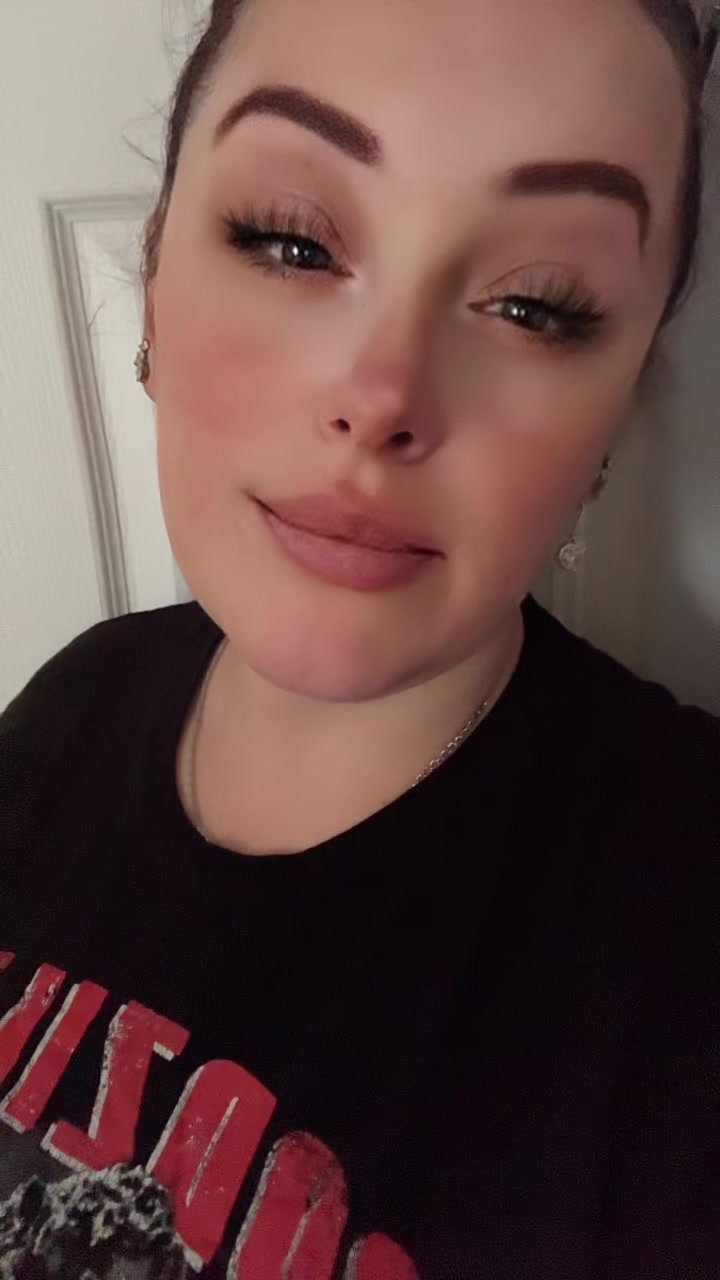 @JustASmallTownGirl🩷💜