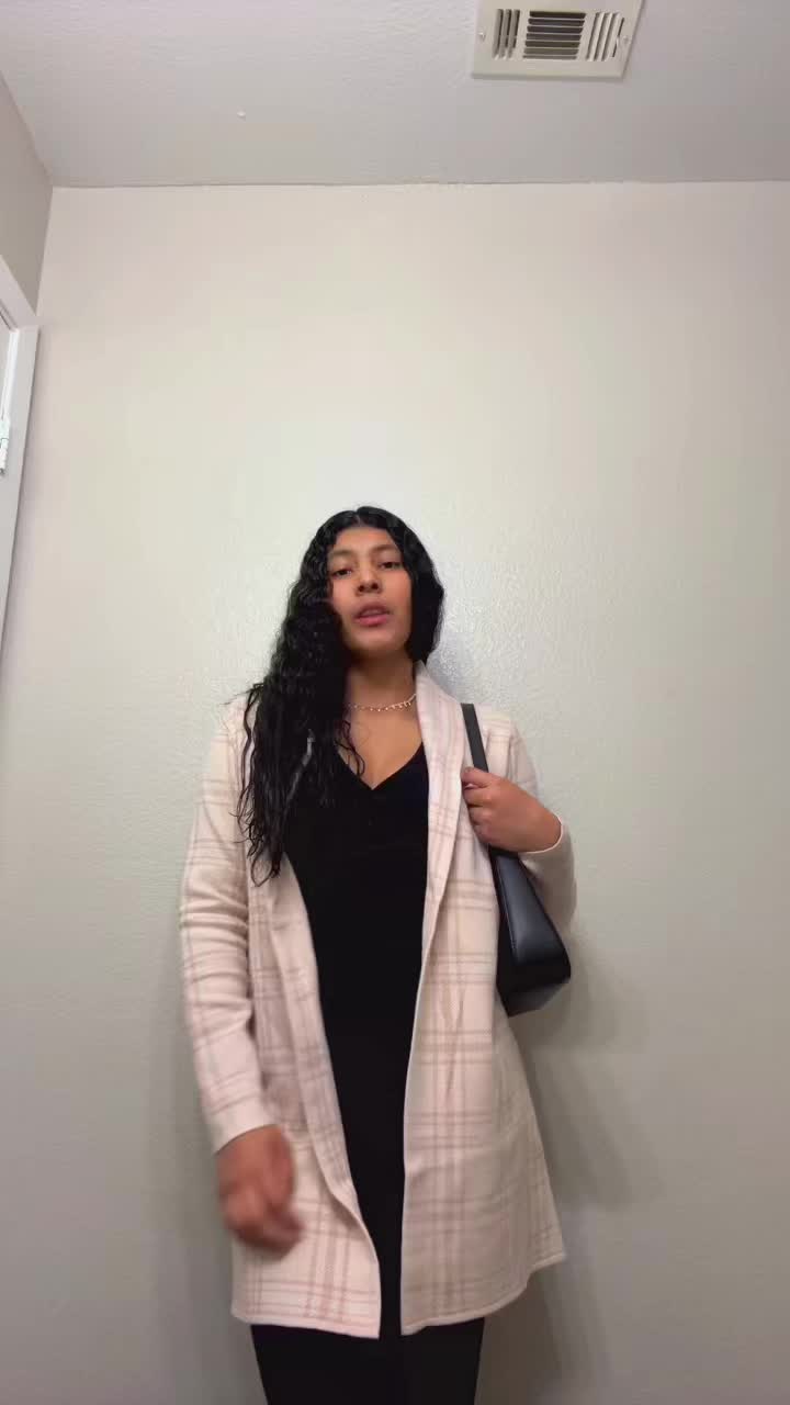 @Alison González