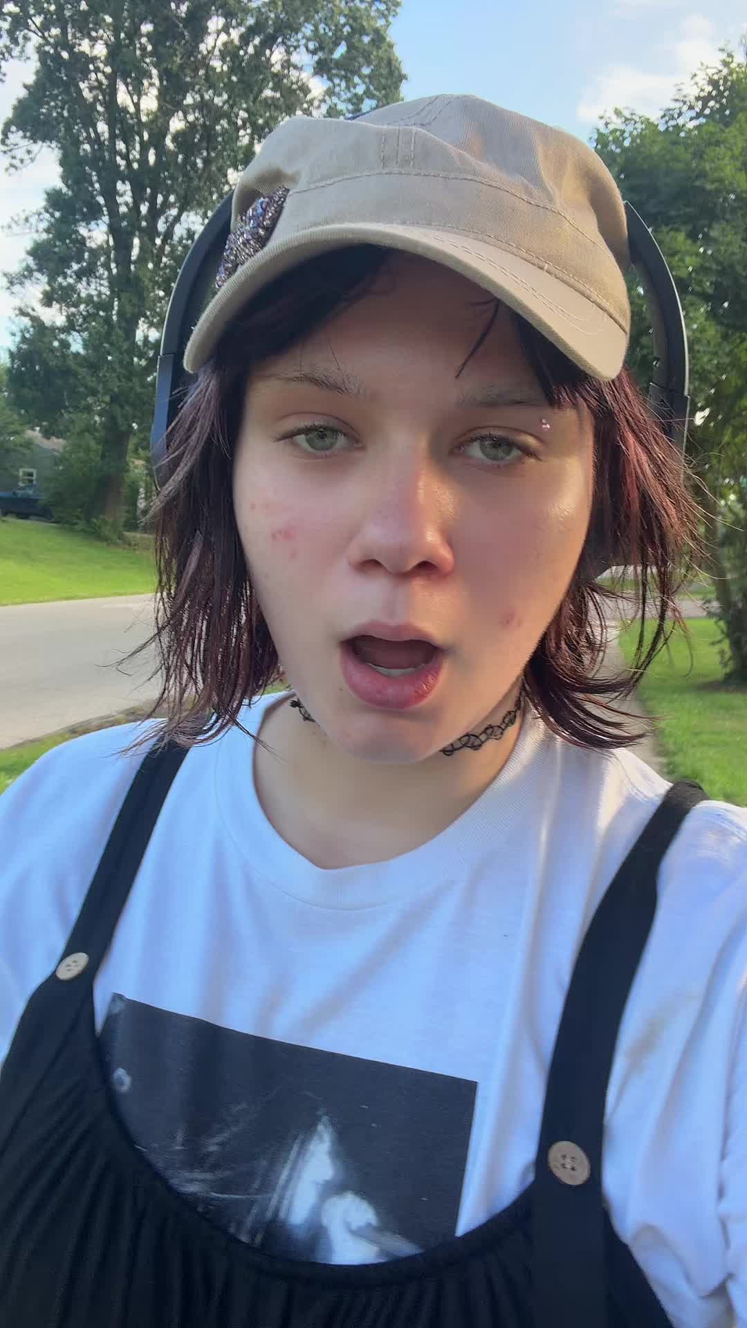 @🥸